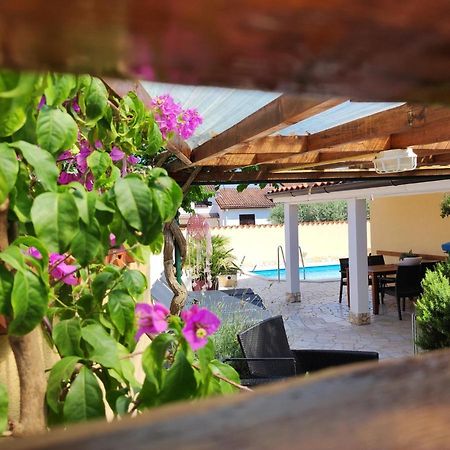 Holiday Home "Mala Kuca " With Heated Pool Pula Ngoại thất bức ảnh