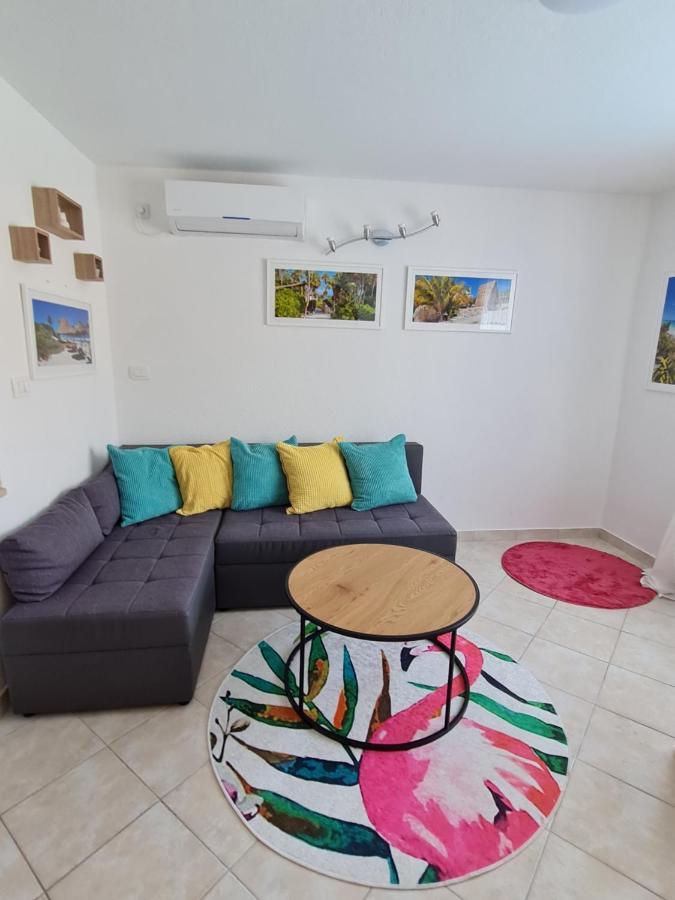 Holiday Home "Mala Kuca " With Heated Pool Pula Ngoại thất bức ảnh