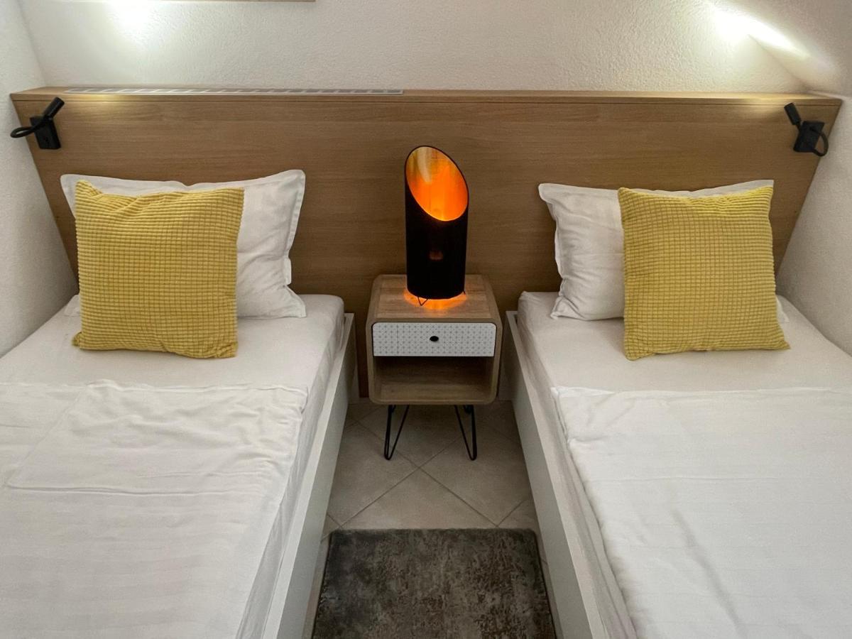 Holiday Home "Mala Kuca " With Heated Pool Pula Ngoại thất bức ảnh