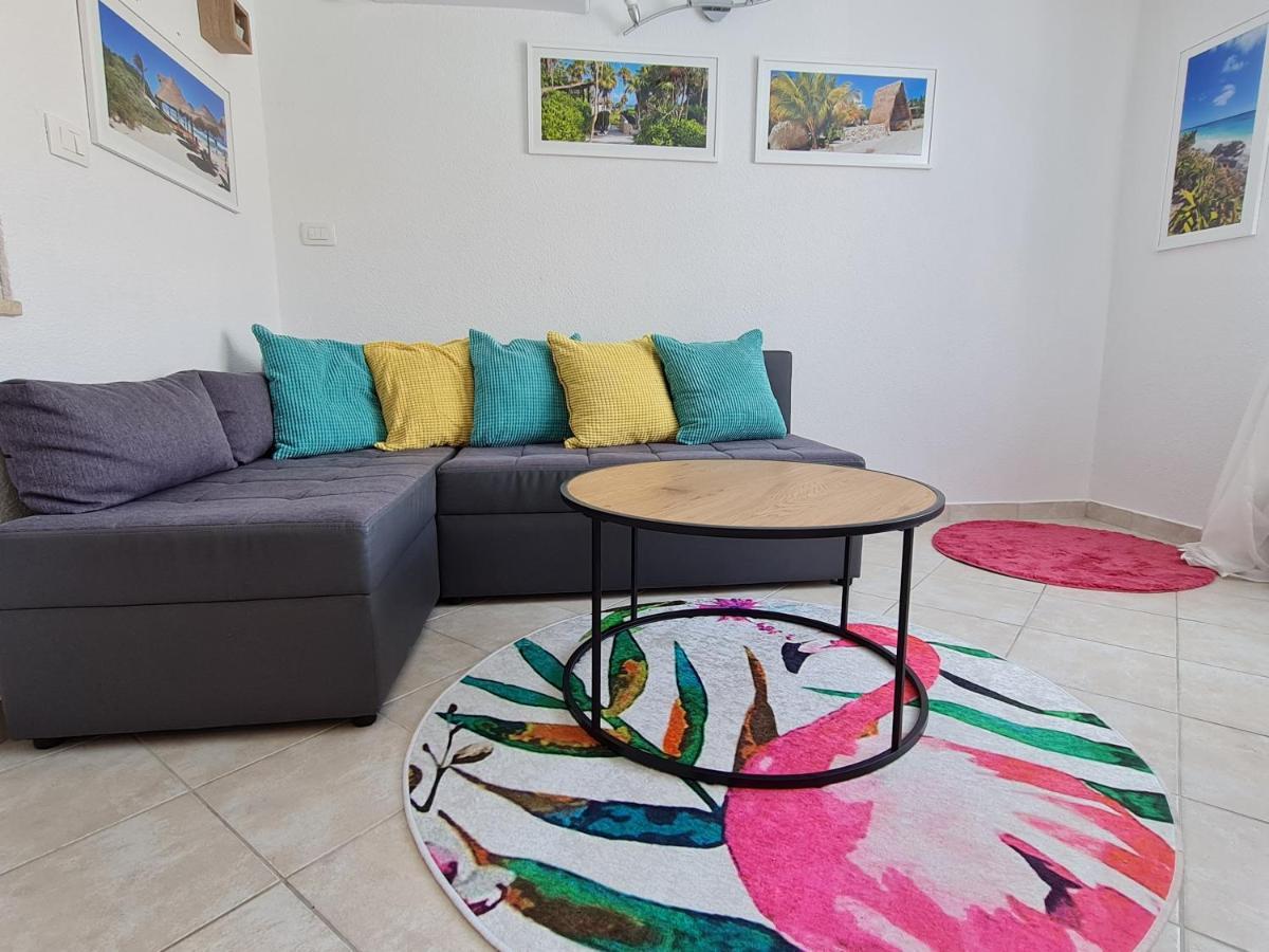 Holiday Home "Mala Kuca " With Heated Pool Pula Ngoại thất bức ảnh