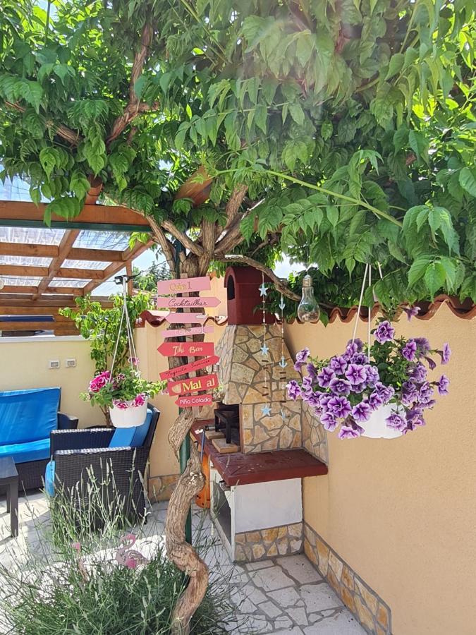 Holiday Home "Mala Kuca " With Heated Pool Pula Ngoại thất bức ảnh