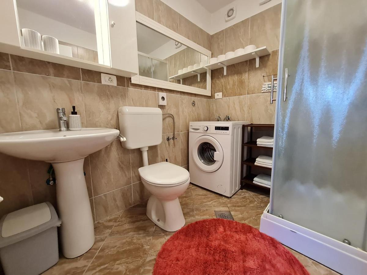 Holiday Home "Mala Kuca " With Heated Pool Pula Ngoại thất bức ảnh