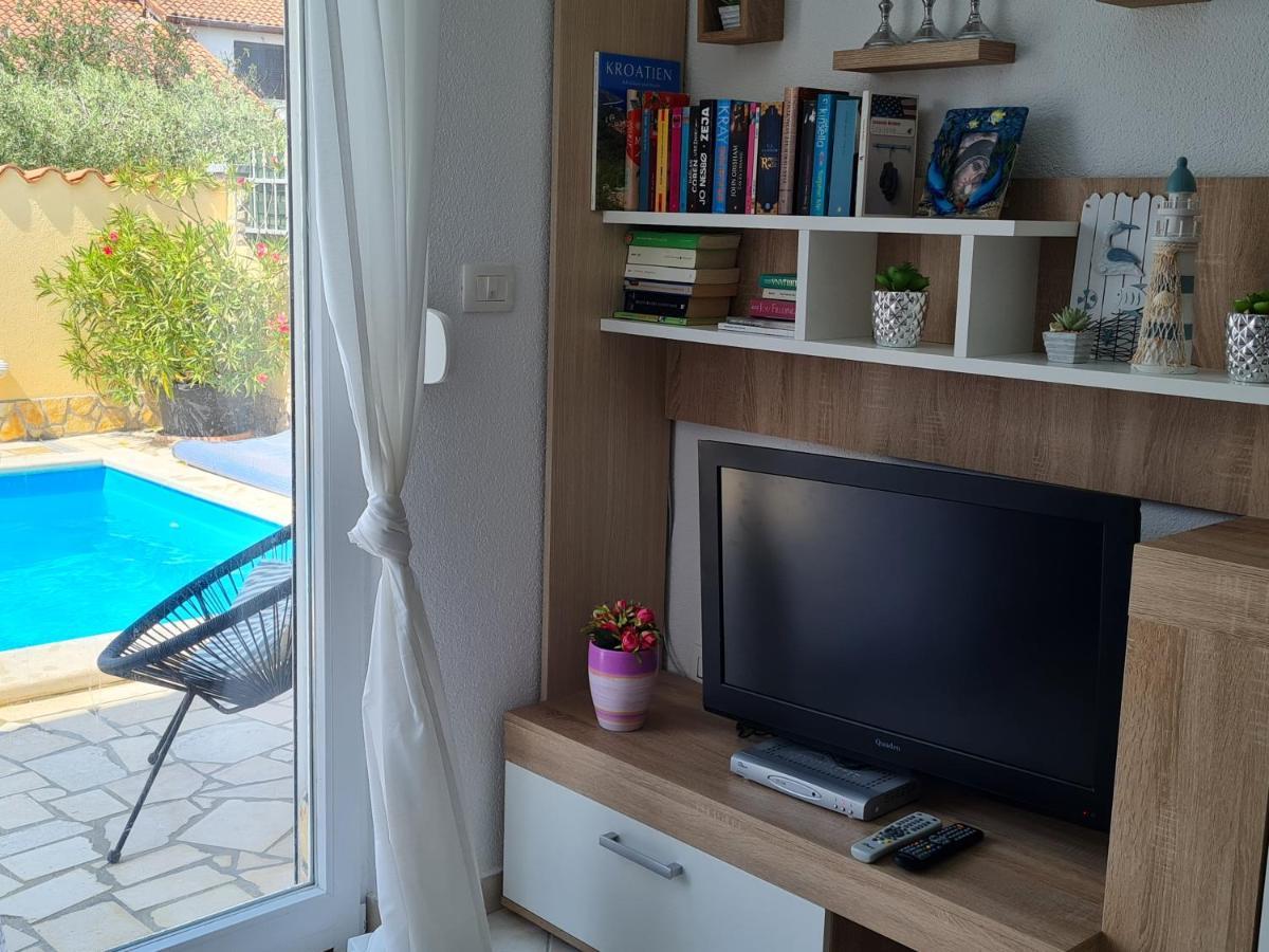 Holiday Home "Mala Kuca " With Heated Pool Pula Ngoại thất bức ảnh