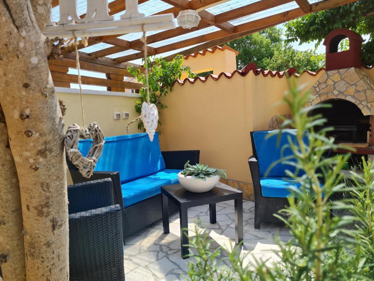 Holiday Home "Mala Kuca " With Heated Pool Pula Ngoại thất bức ảnh