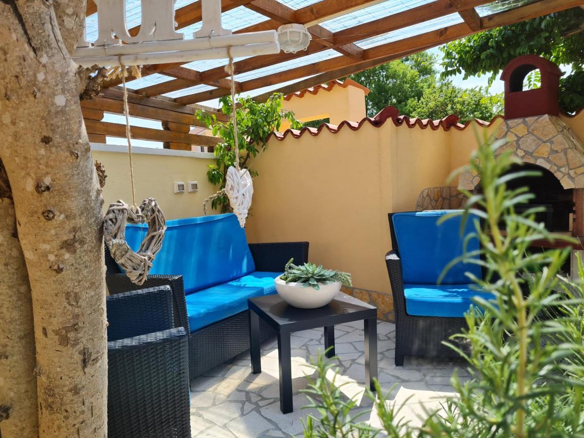 Holiday Home "Mala Kuca " With Heated Pool Pula Ngoại thất bức ảnh