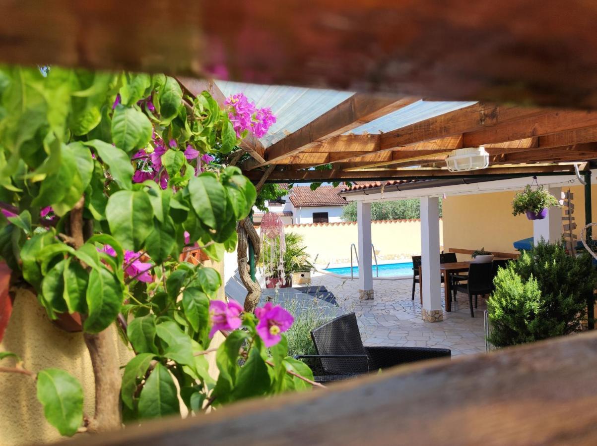 Holiday Home "Mala Kuca " With Heated Pool Pula Ngoại thất bức ảnh
