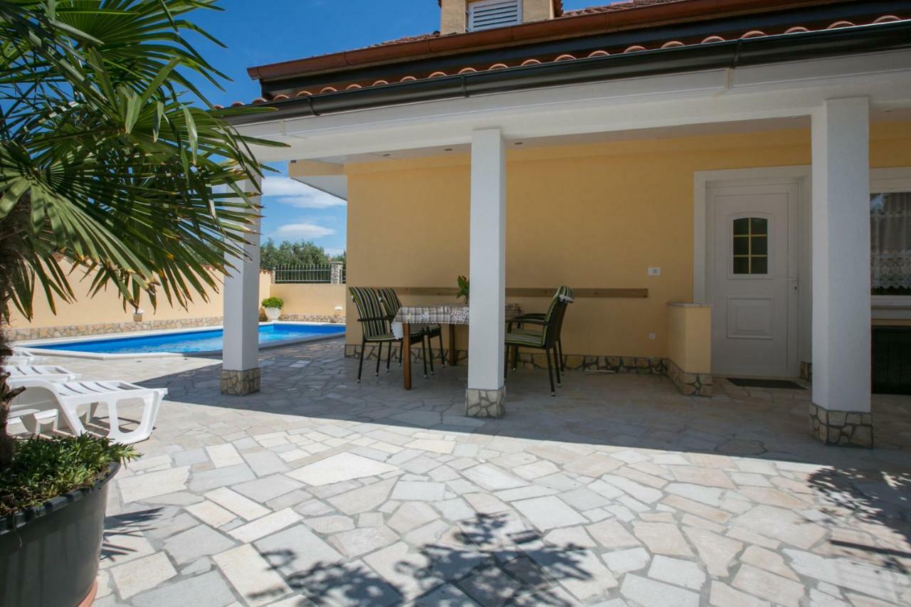 Holiday Home "Mala Kuca " With Heated Pool Pula Ngoại thất bức ảnh